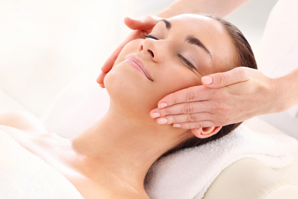 Relaxation Facial Massage – Advanced Medical Aesthetics